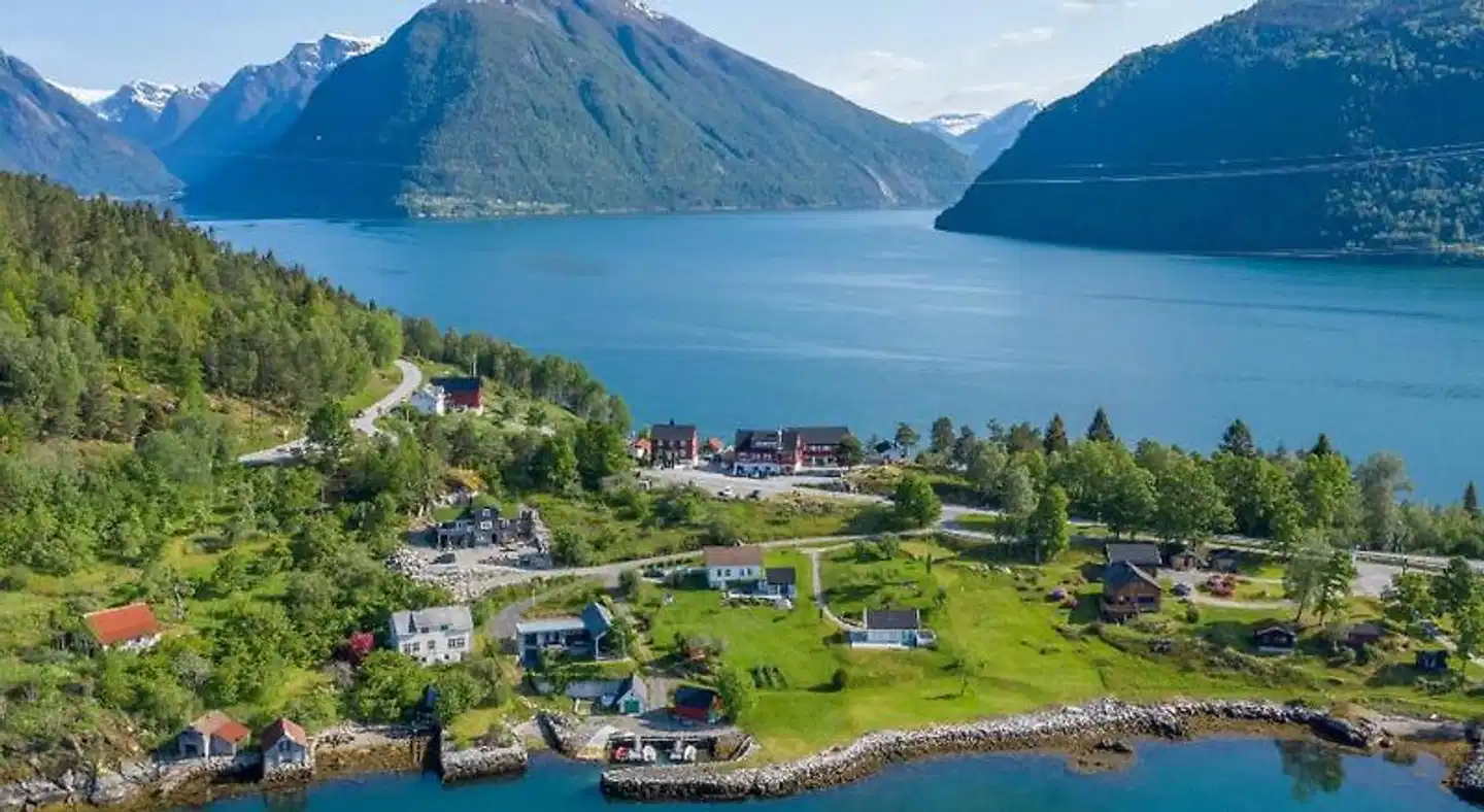 Dragsvik Fjordhotel Landschaft