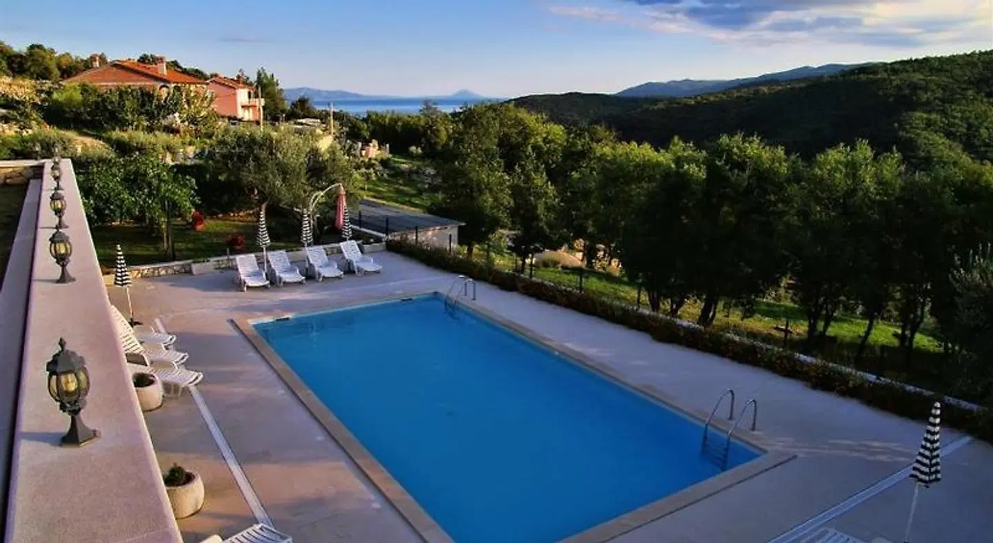 Apartments Villa Venera OUTDOOR_POOL