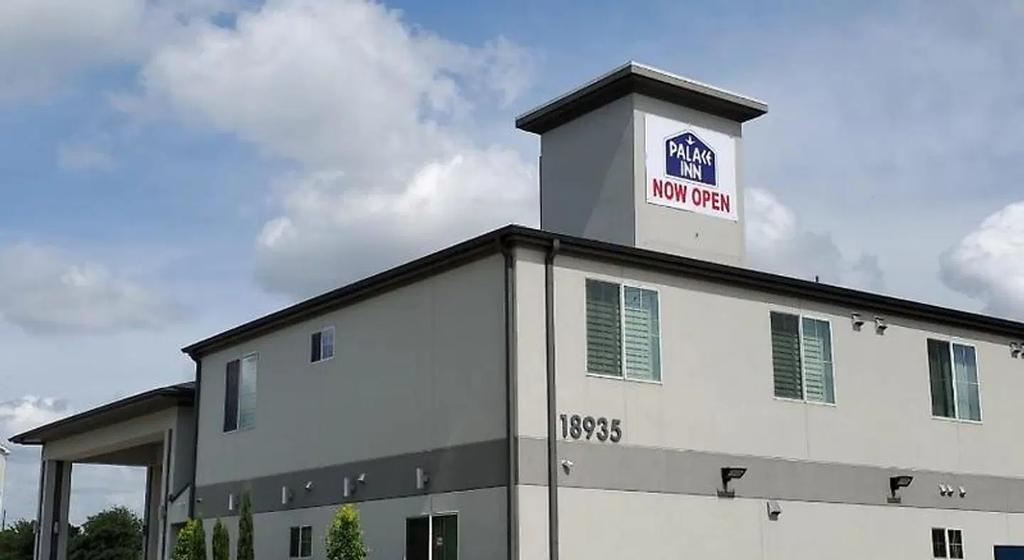 Palace Inn Blue Tomball Parkway EXTERIOR