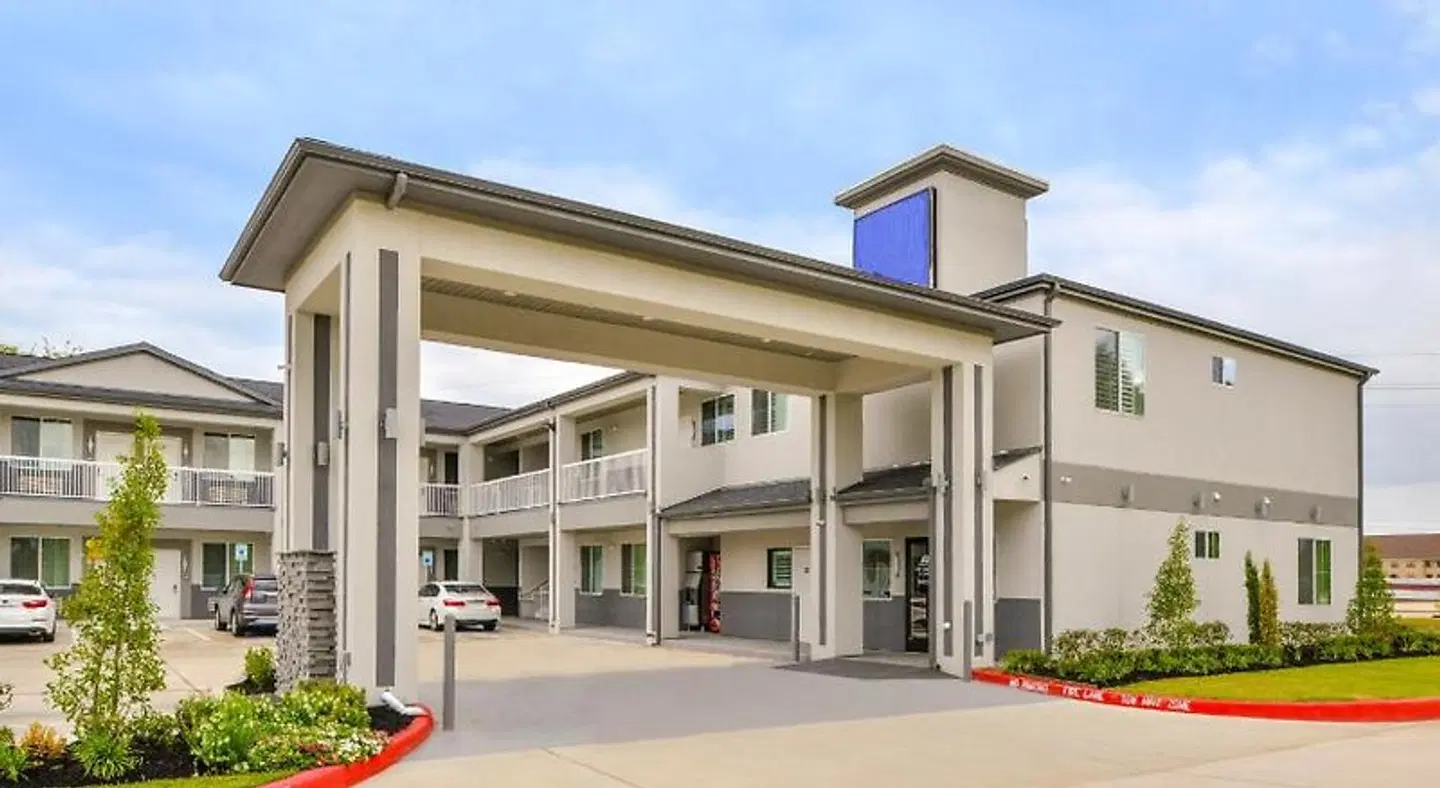 Palace Inn Blue Tomball Parkway EXTERIOR