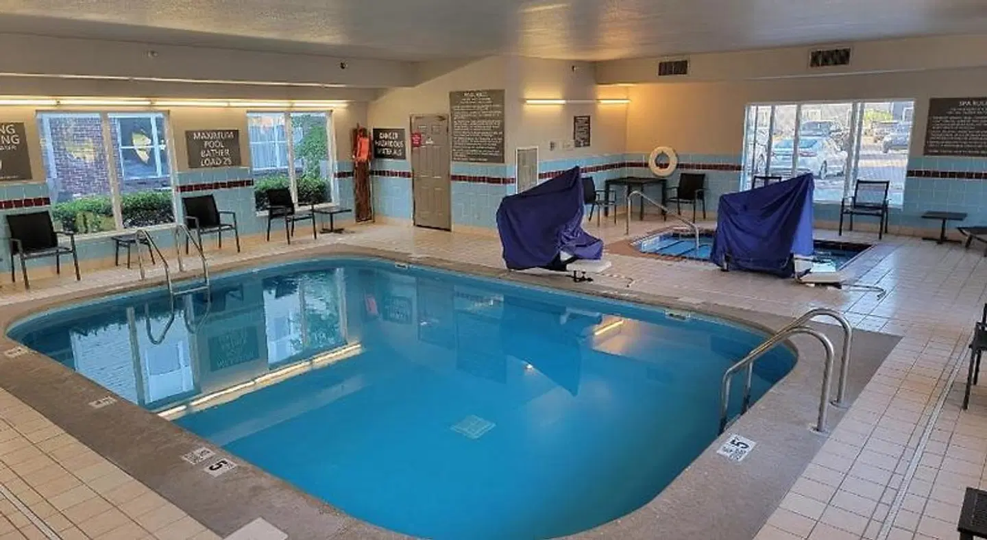 Residence Inn by Marriott Indianapolis Airport Hallenbad