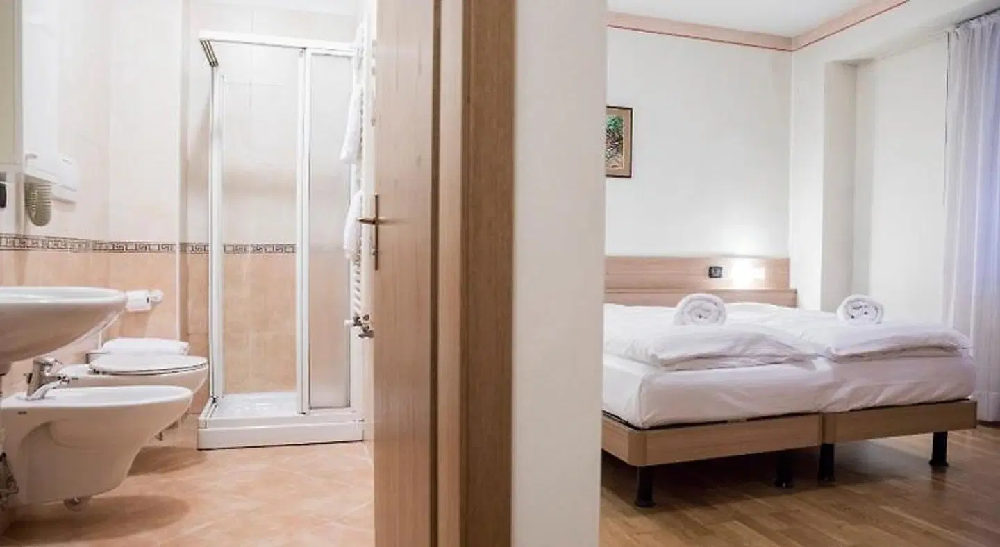 Active Hotel Rosat Badezimmer
