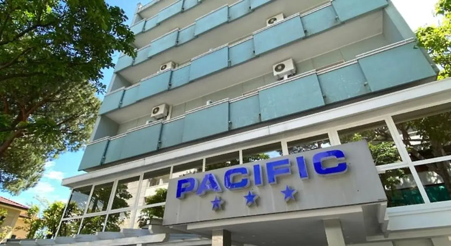 Hotel Pacific EXTERIOR