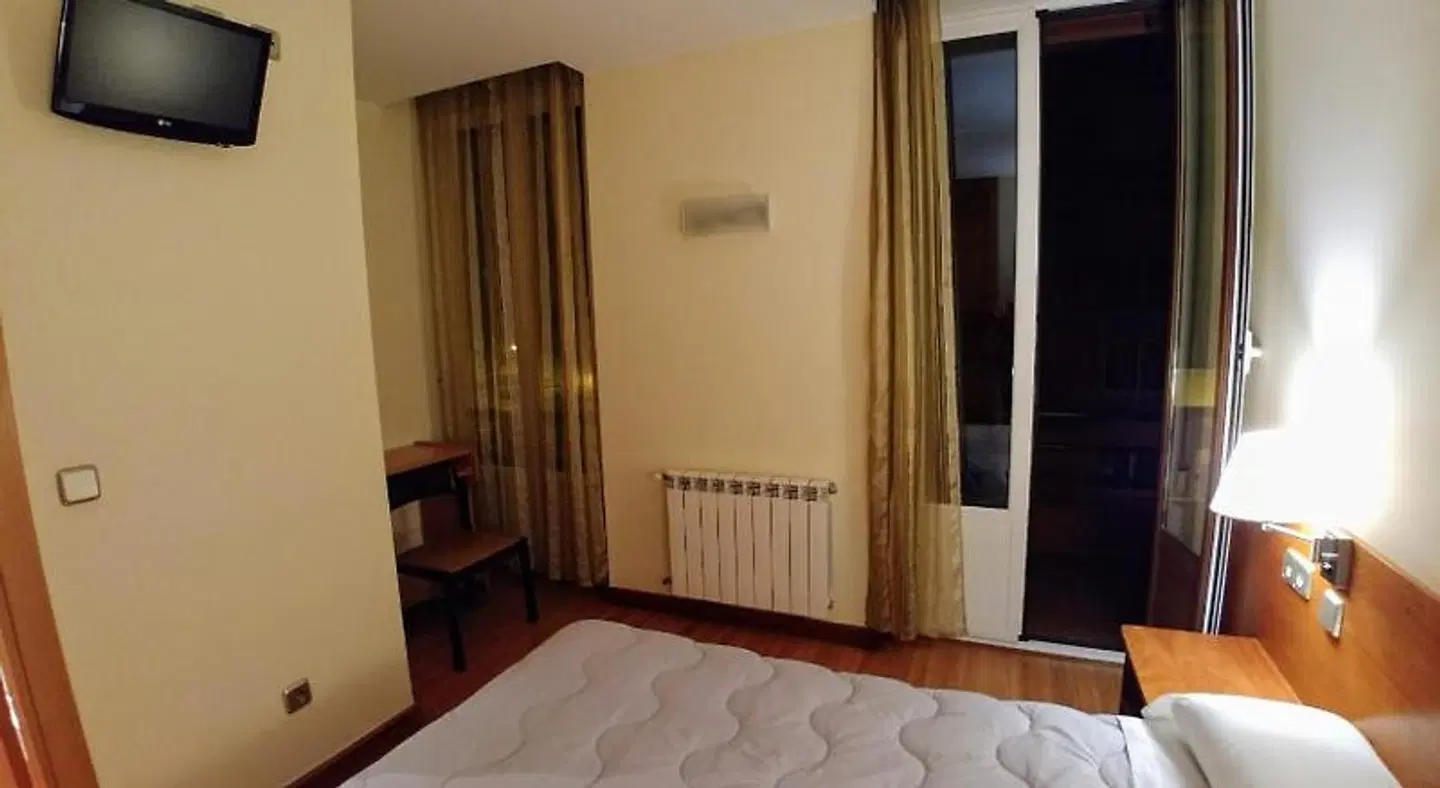 Hostal Prada Borges ROOM_EXAMPLE