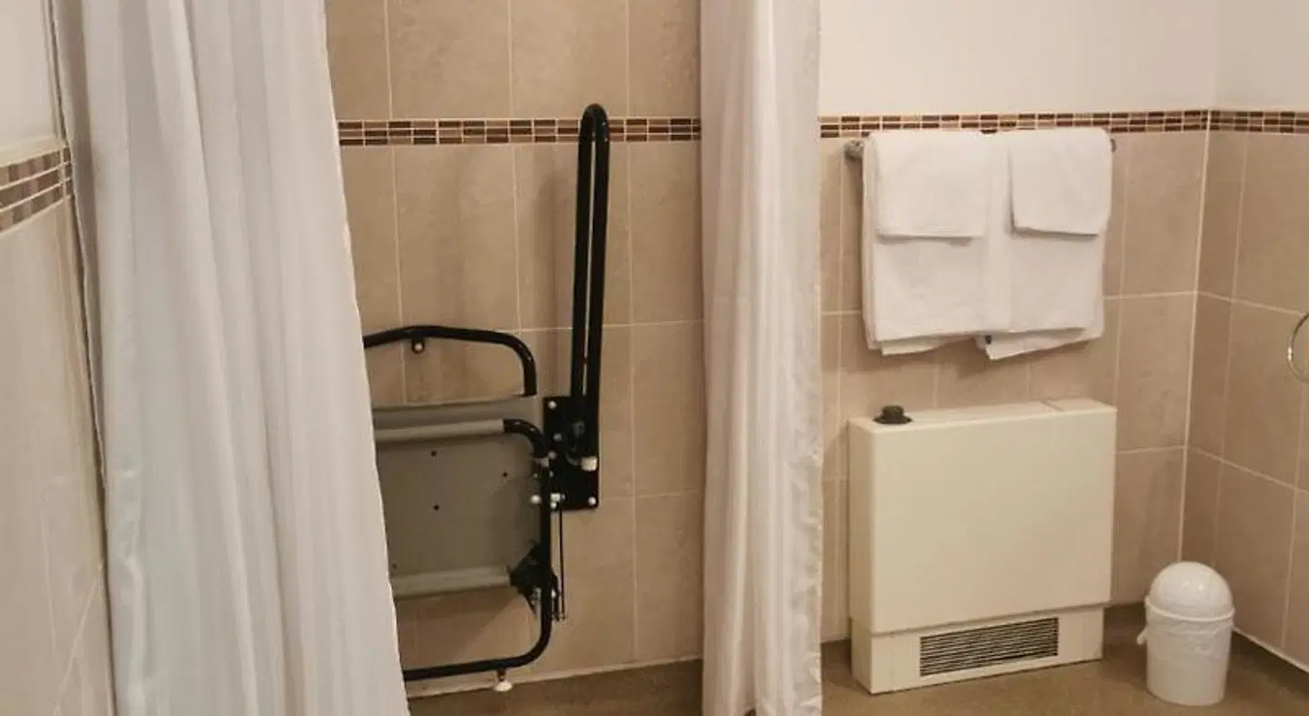 THE GROVE HOTEL Badezimmer