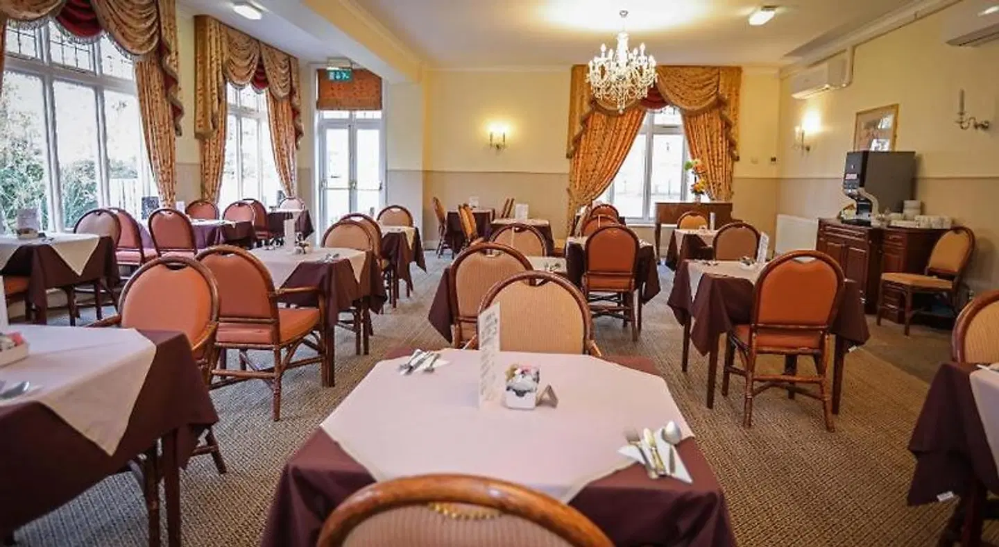 THE GROVE HOTEL Restaurant