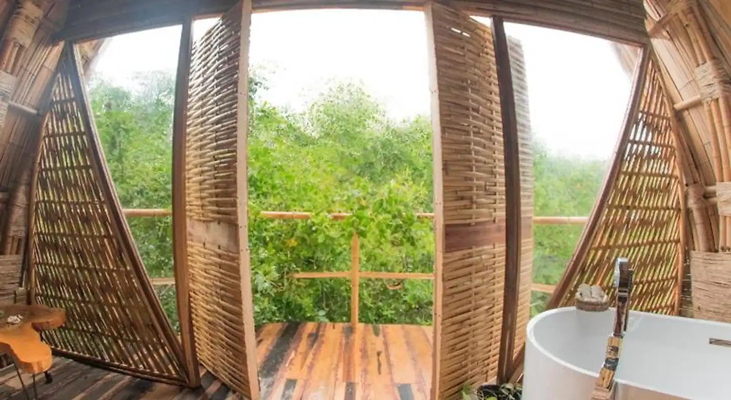 Mamasan Treehouses & Cabins Wellness