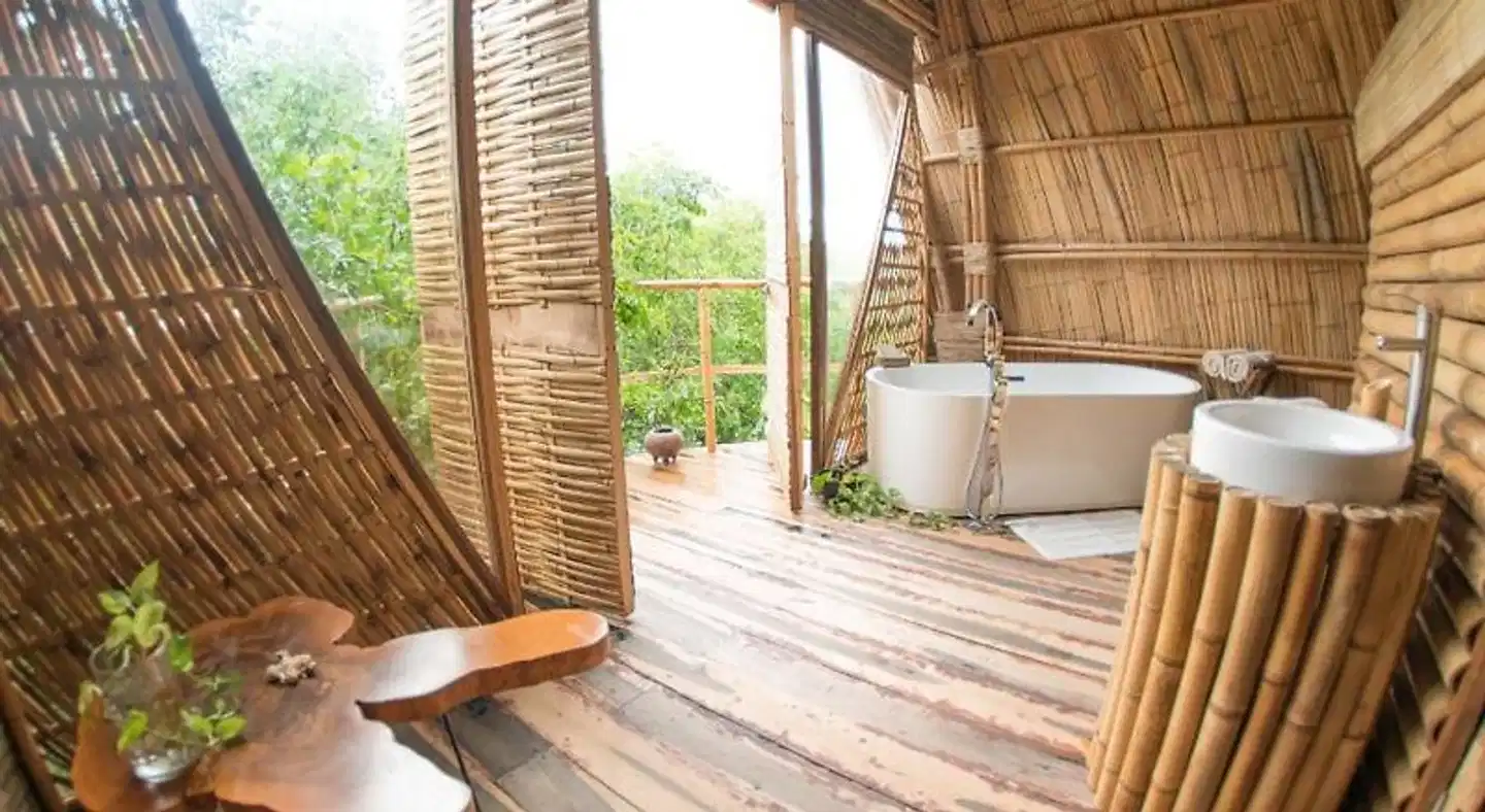 Mamasan Treehouses & Cabins Wellness