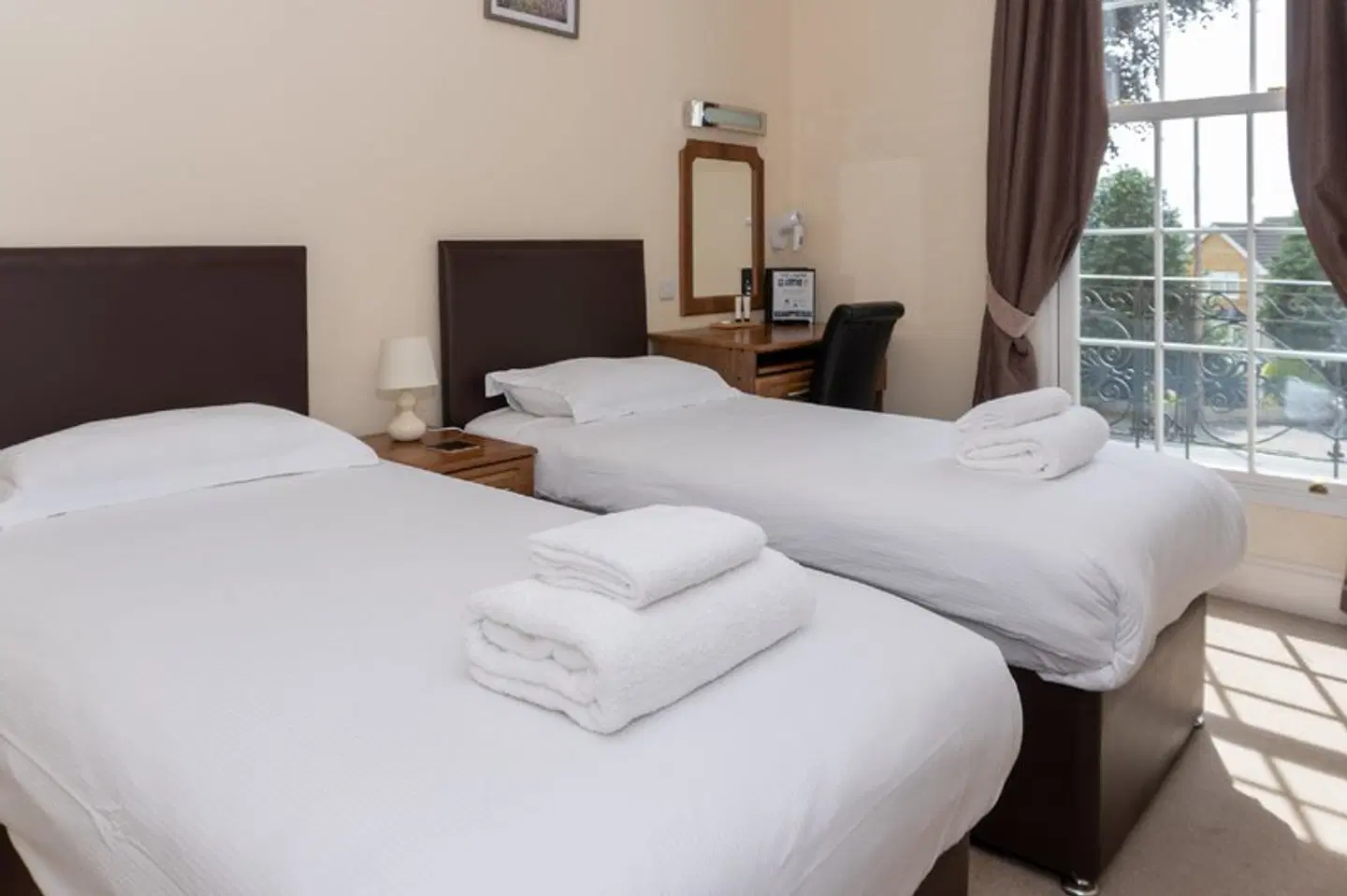 The Lawns Guest House ROOM_EXAMPLE