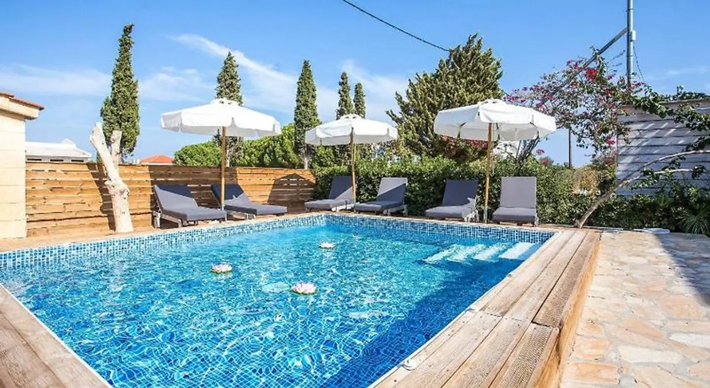 Yianna Studios OUTDOOR_POOL