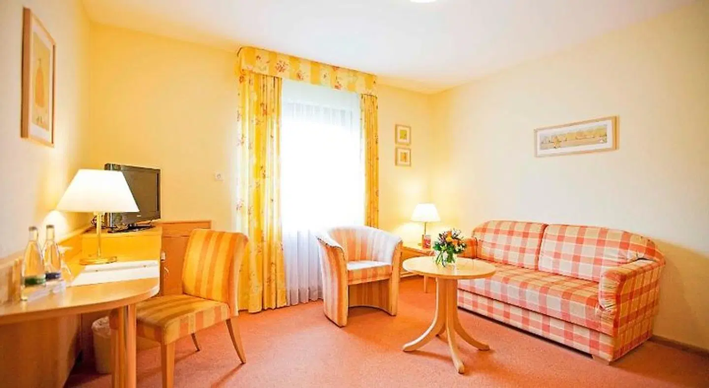 Engel ROOM_EXAMPLE
