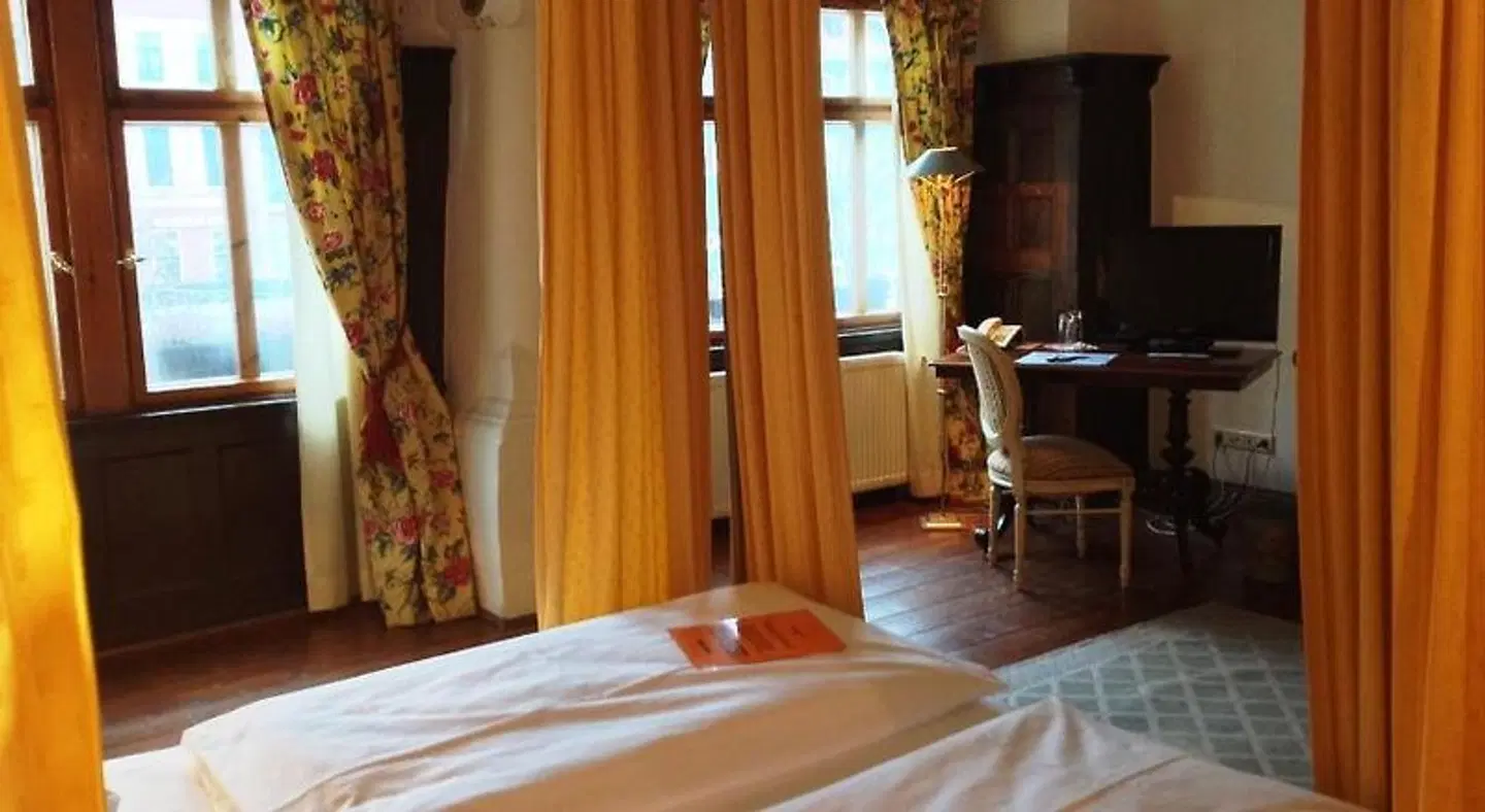 Adler ROOM_EXAMPLE