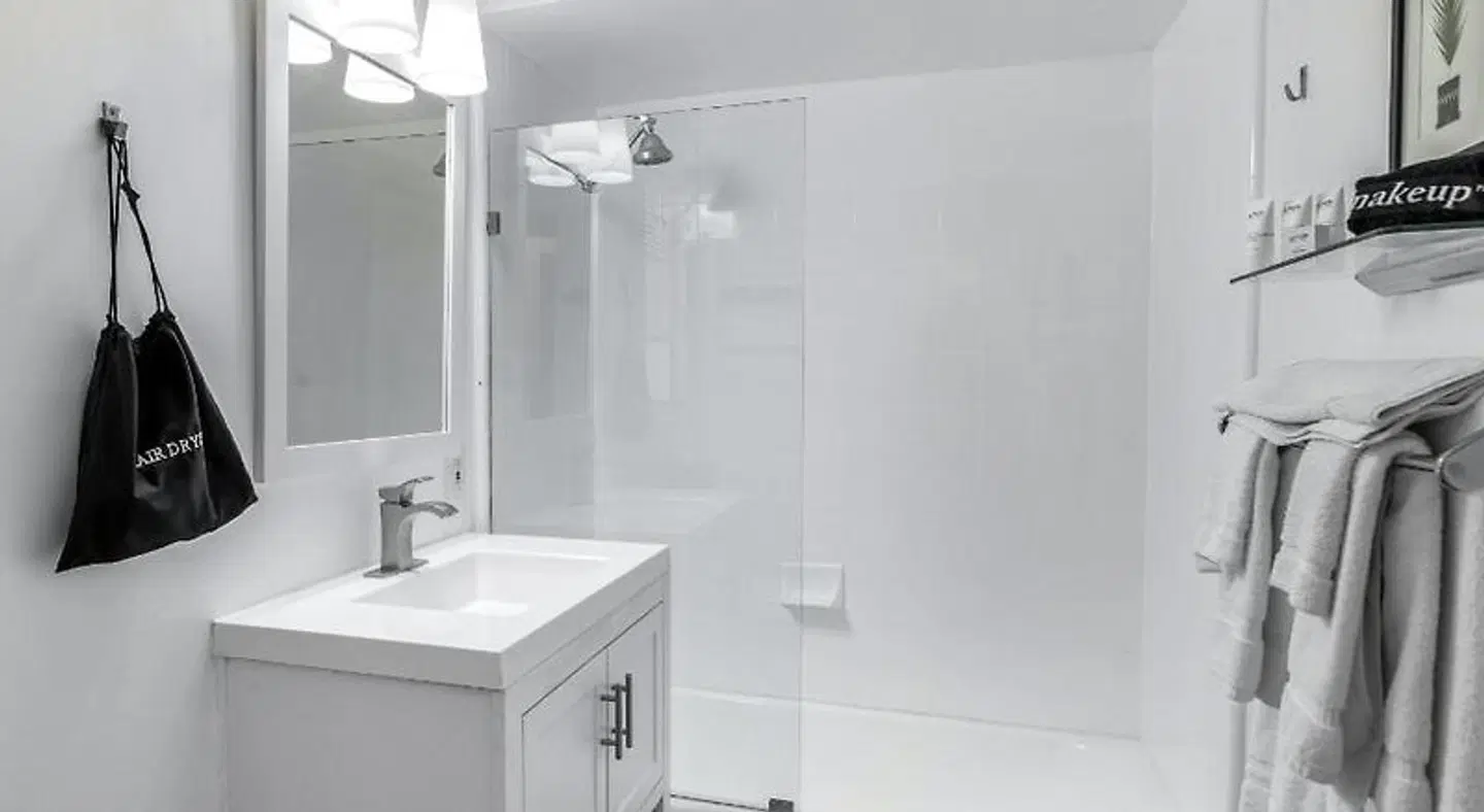 The Three Fifty Hotel Badezimmer