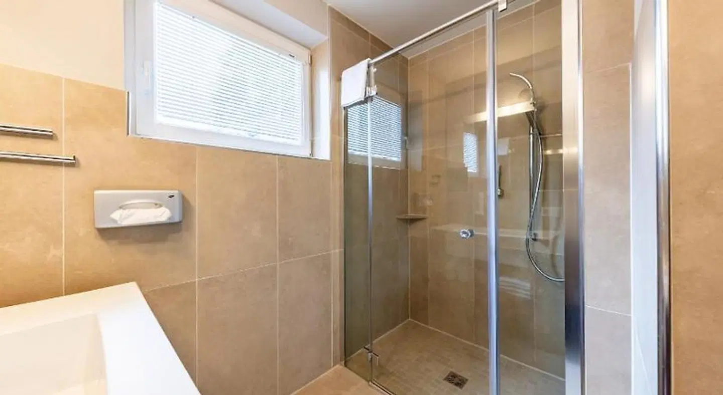der Sonnberg - Alpinlodges Zell am See Badezimmer