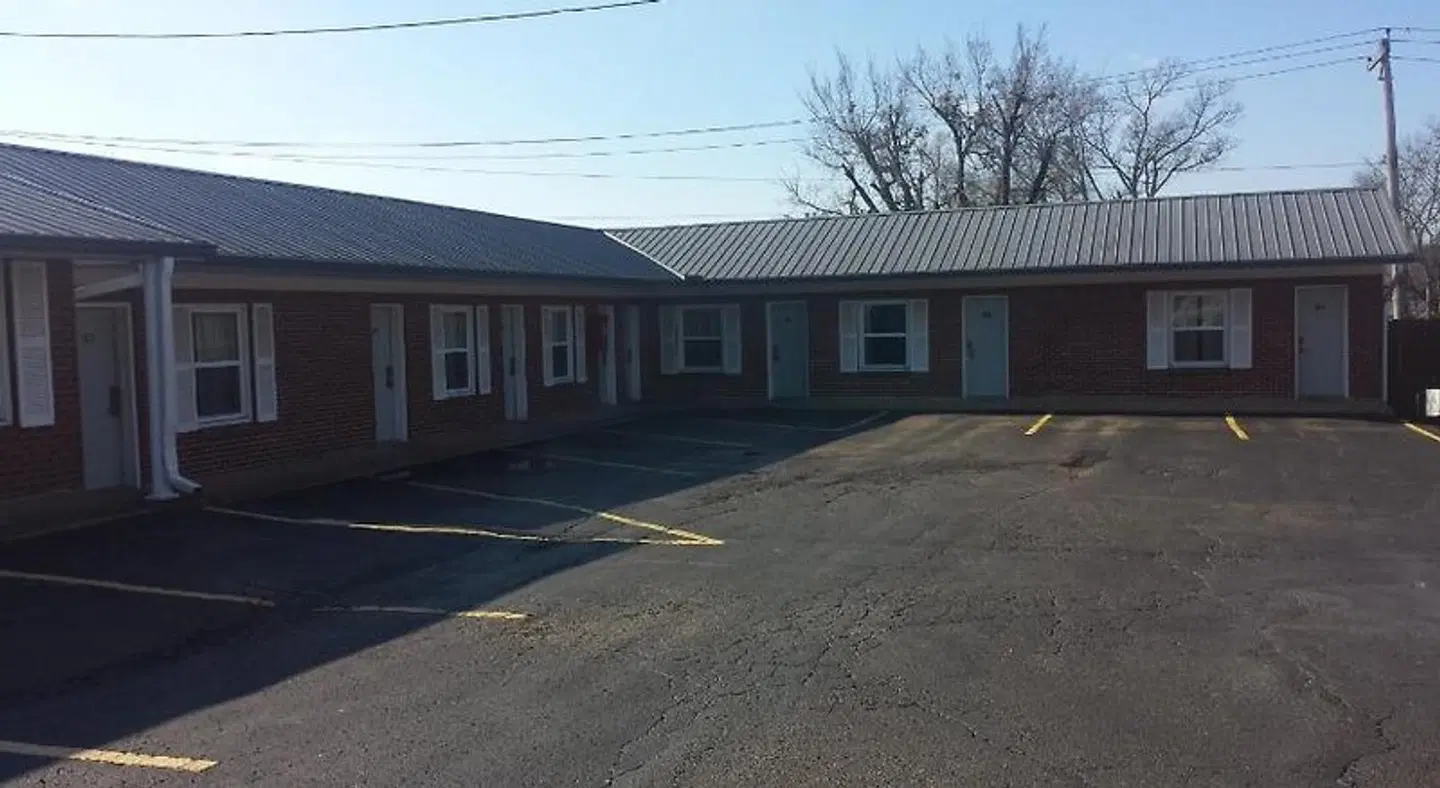 Savannah Motel EXTERIOR