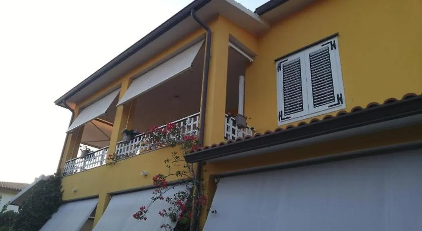B&B Benjamin EXTERIOR