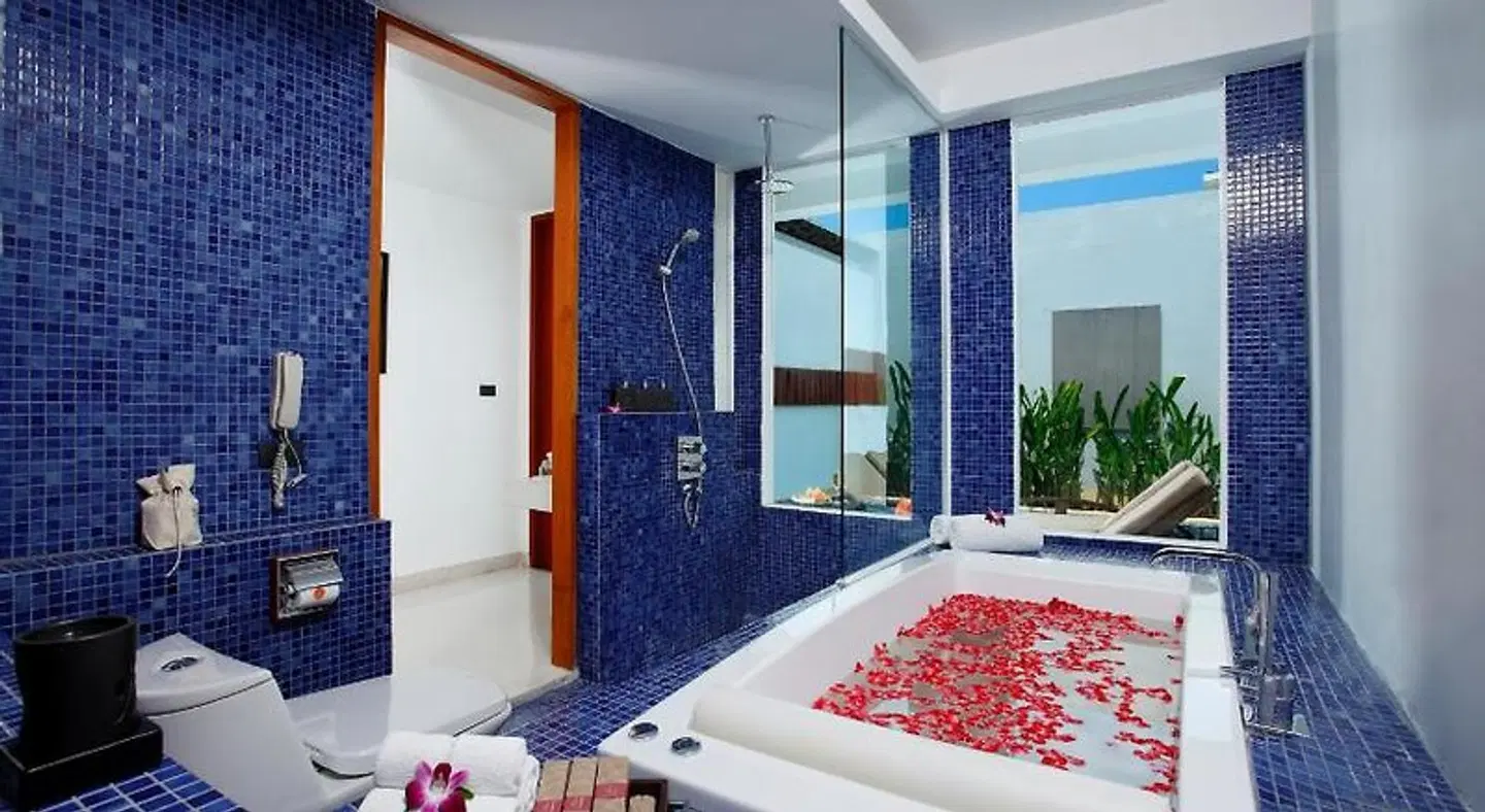 La Flora Resort Patong Badezimmer