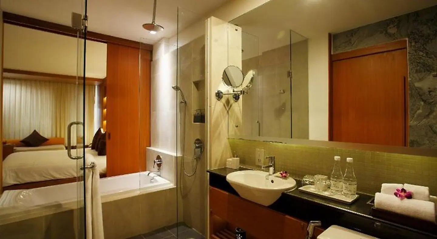 La Flora Resort Patong Badezimmer