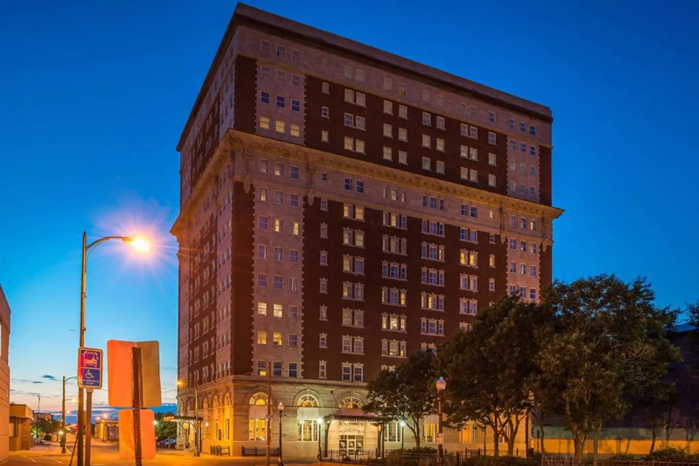 DoubleTree by Hilton Utica EXTERIOR