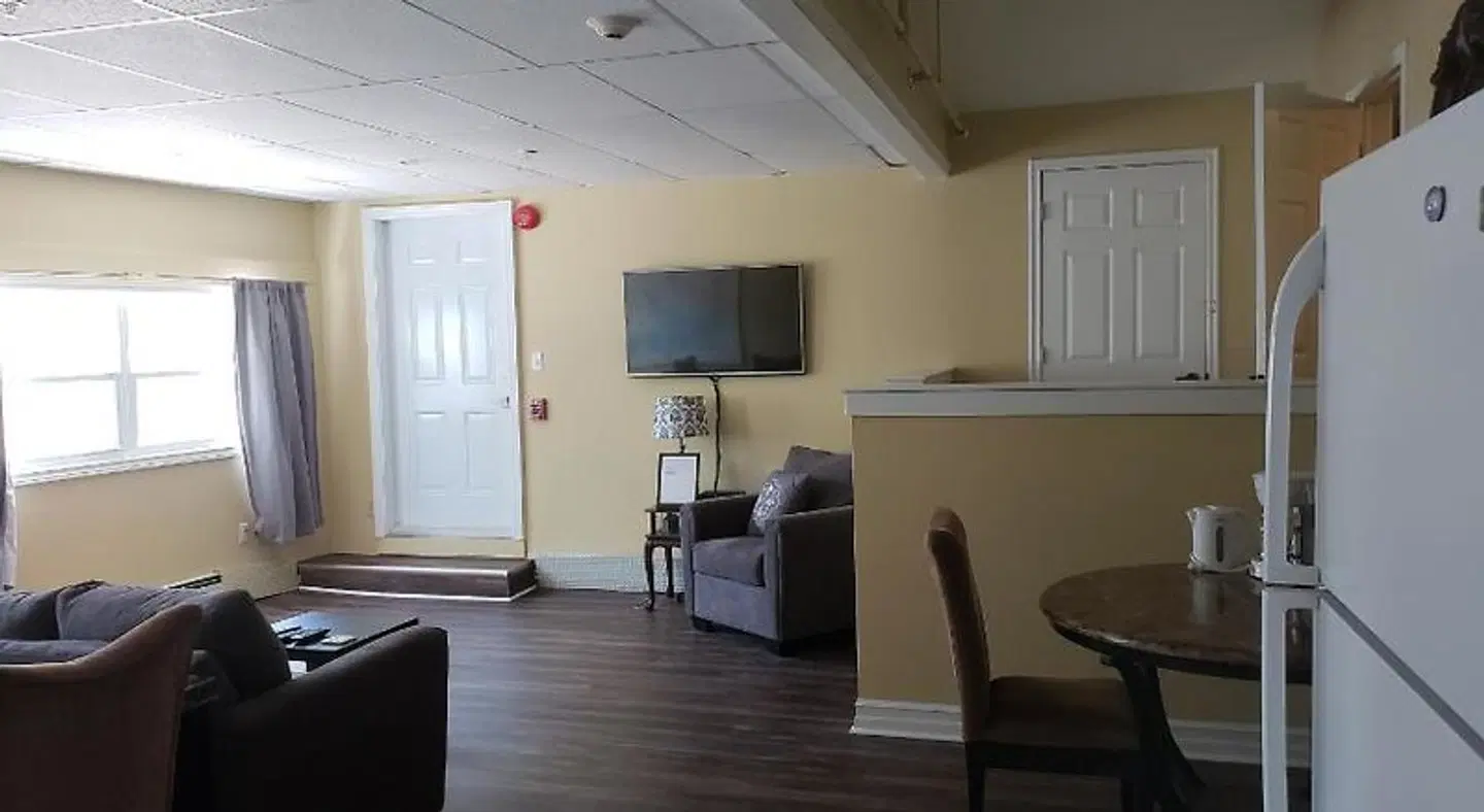Colonial Charm Inn Bed & Breakfast ROOM_EXAMPLE