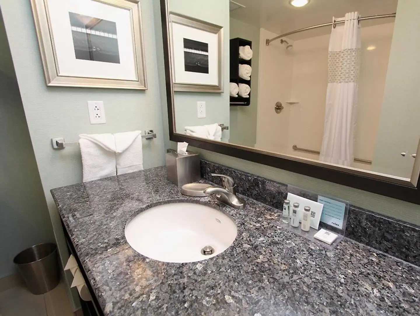 Hampton Inn & Suites by Hilton St. John's Airport Badezimmer