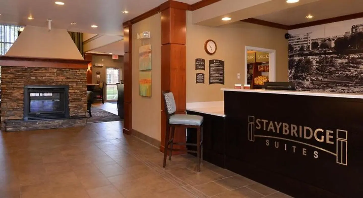 Staybridge Suites Sioux Falls At Empire Mall by IHG Bar