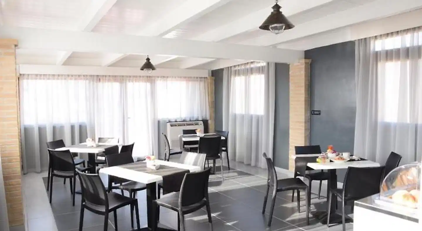 Fly Boutique Hotel Restaurant