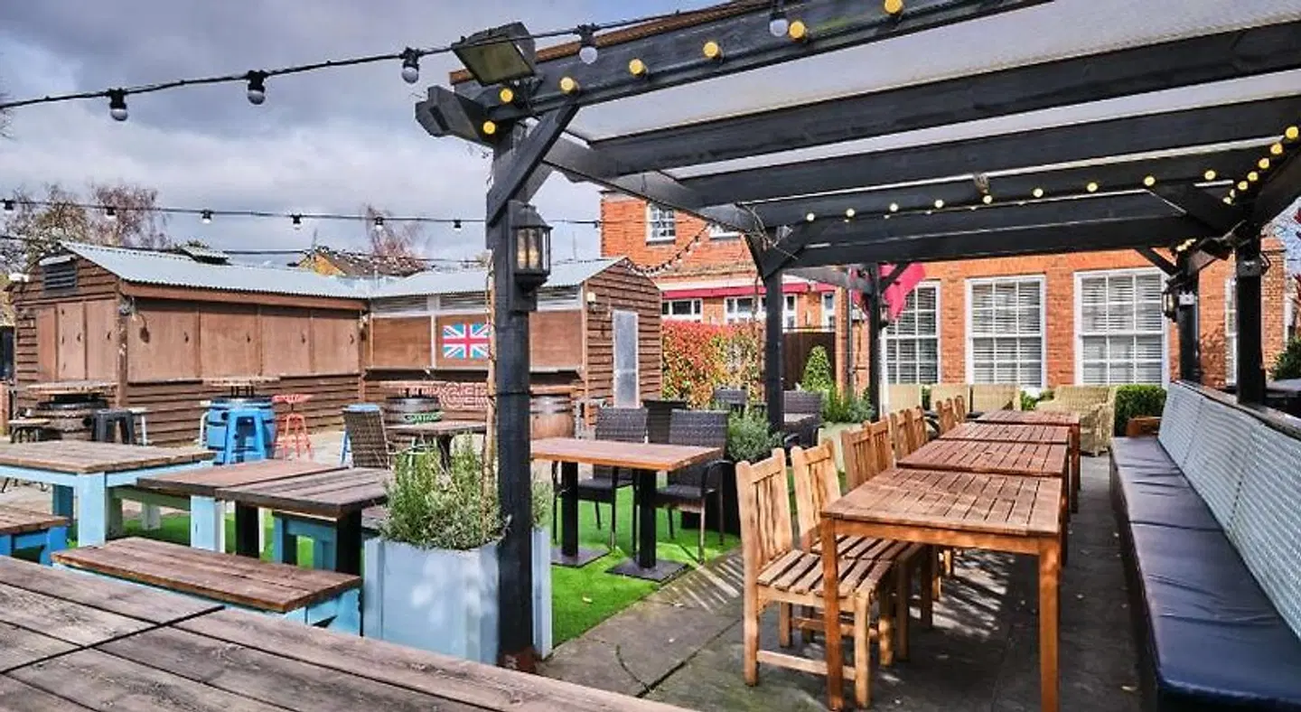 The Bulls Head Hotel Terrasse