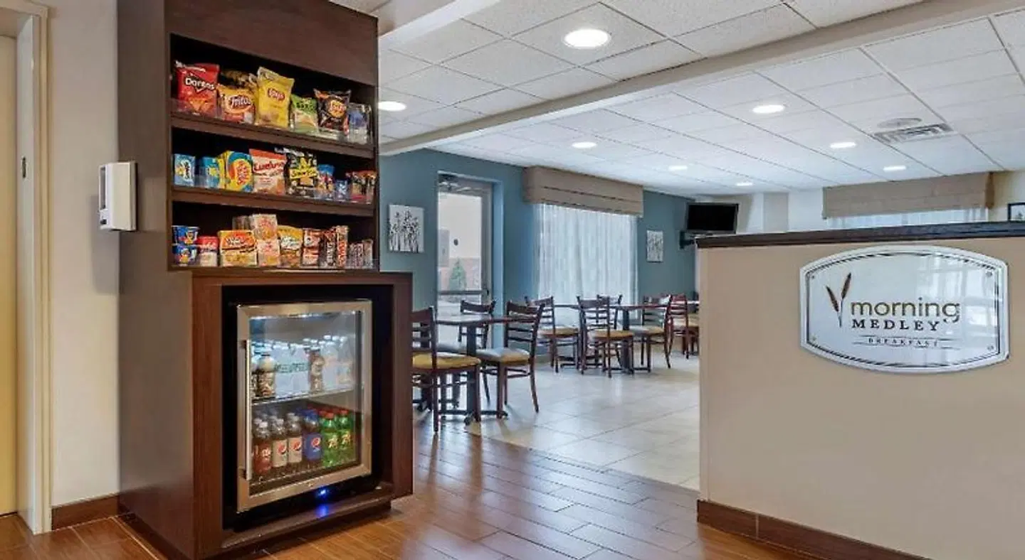 Sleep Inn Amherst Bar