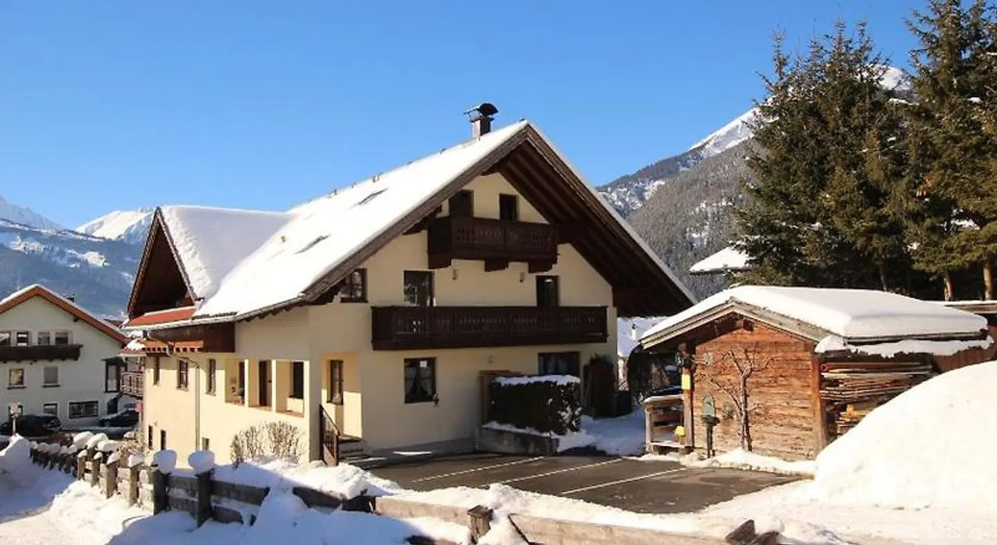 Valentin EXTERIOR