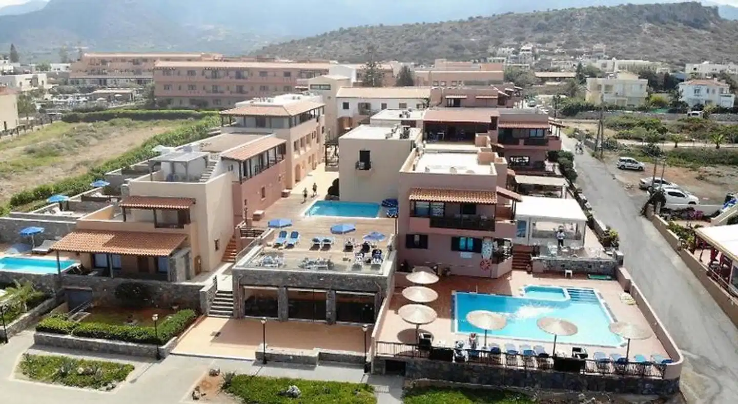 KOUTRAKIS SUITES Aussenansicht