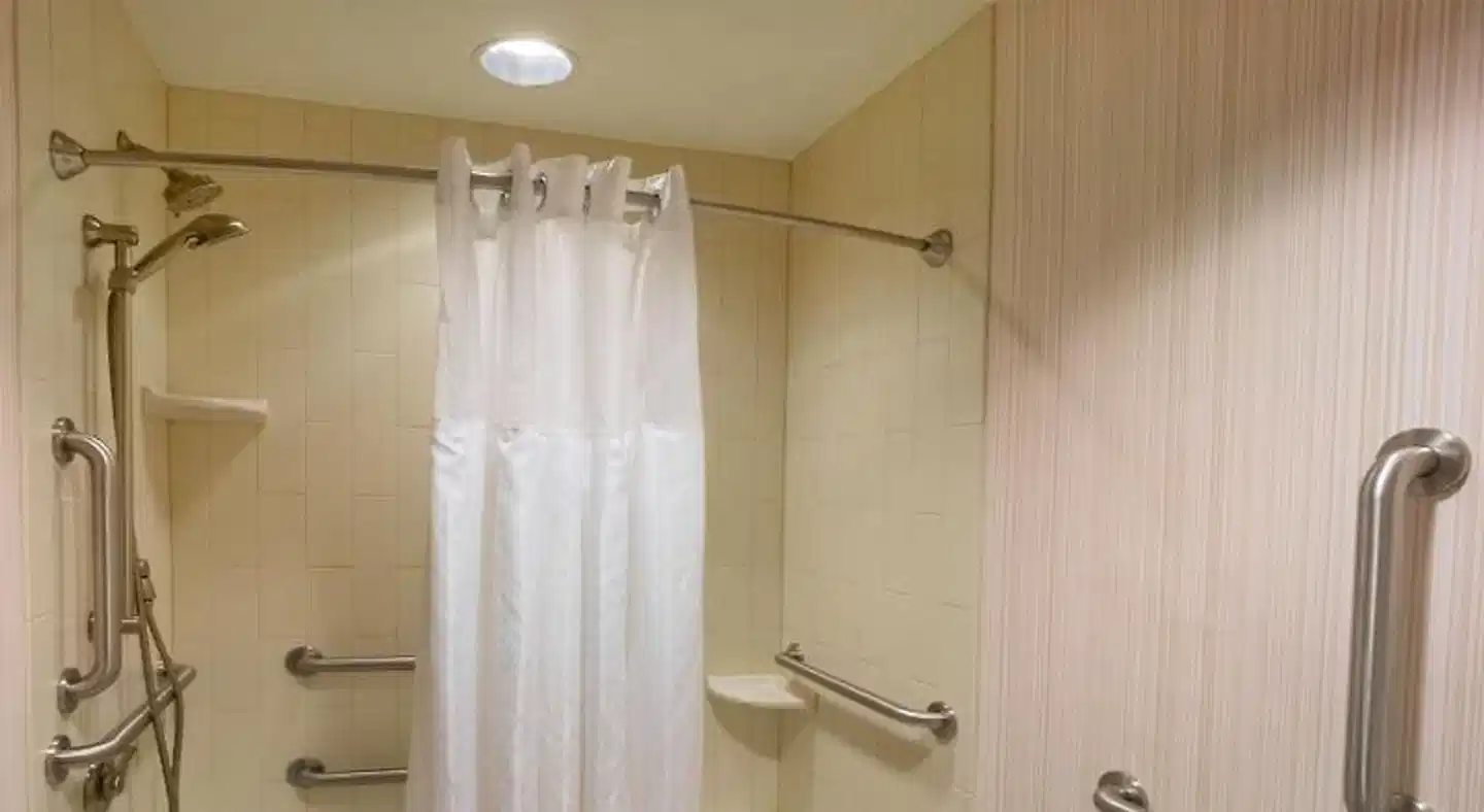 Hilton Garden Inn Buffalo Downtown Badezimmer