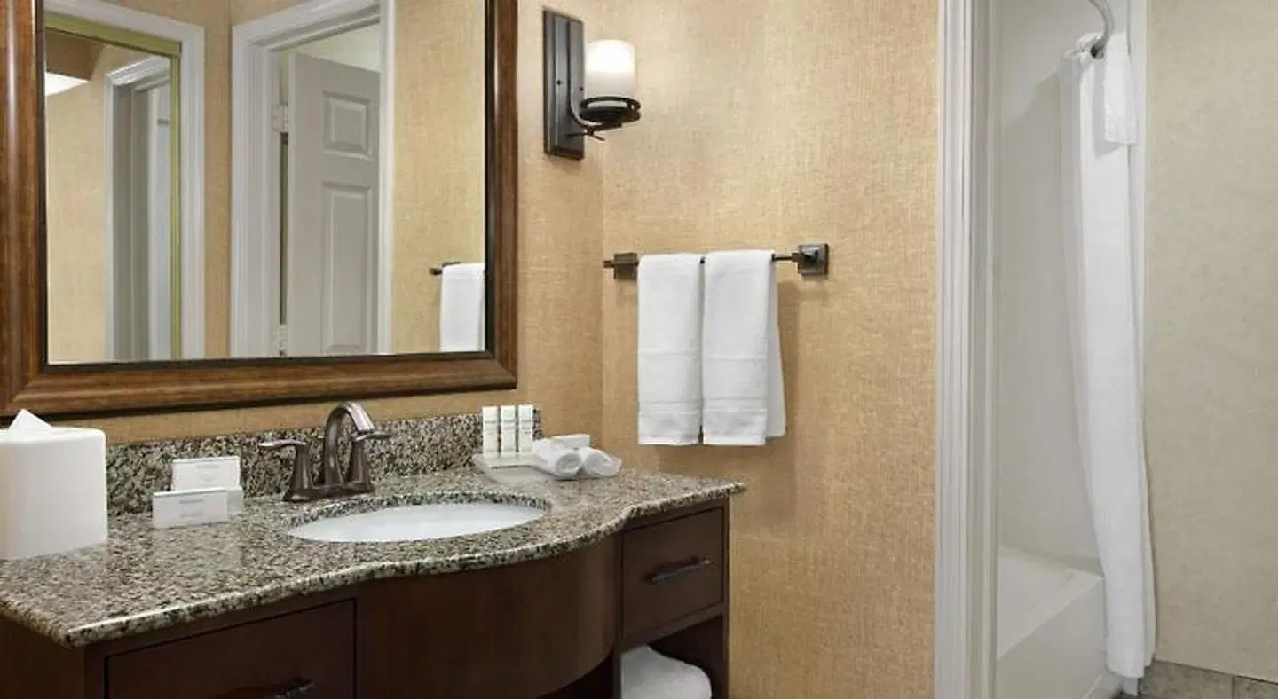 Homewood Suites by Hilton Syracuse/Liverpool Badezimmer