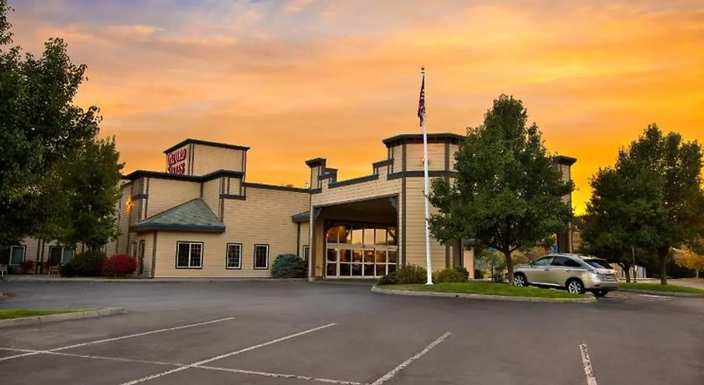 Oxford Suites Pendleton EXTERIOR
