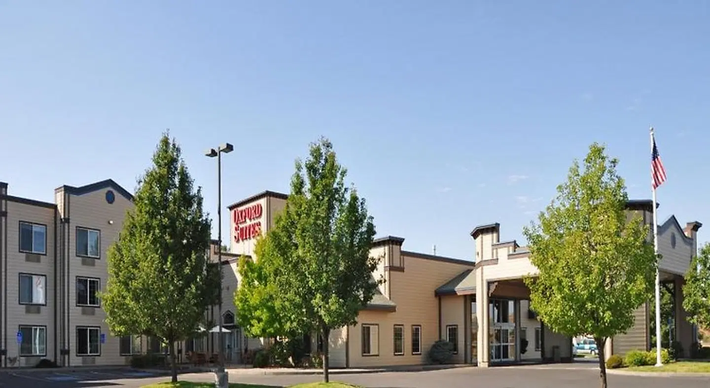 Oxford Suites Pendleton EXTERIOR
