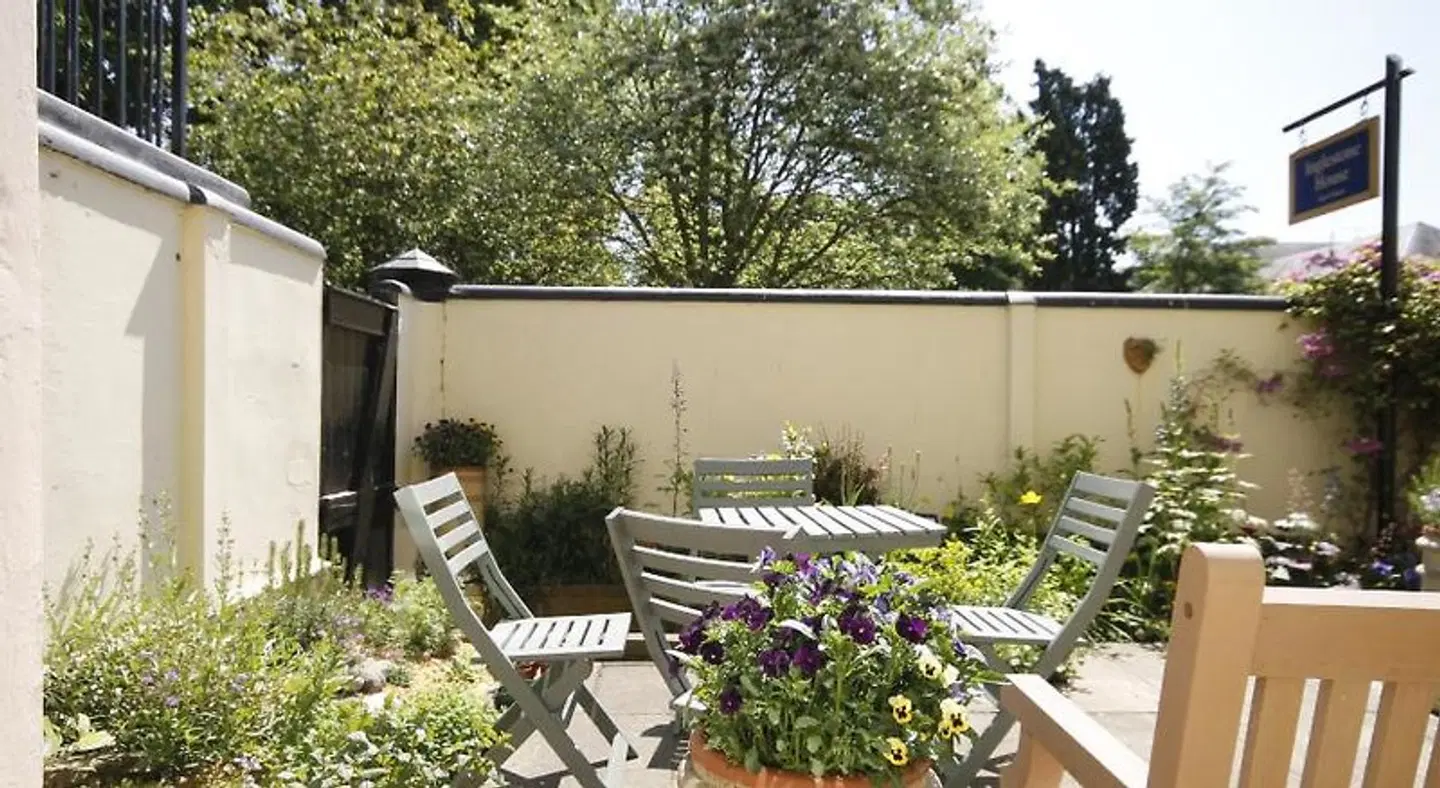 Inglestone House Guest House Terrasse