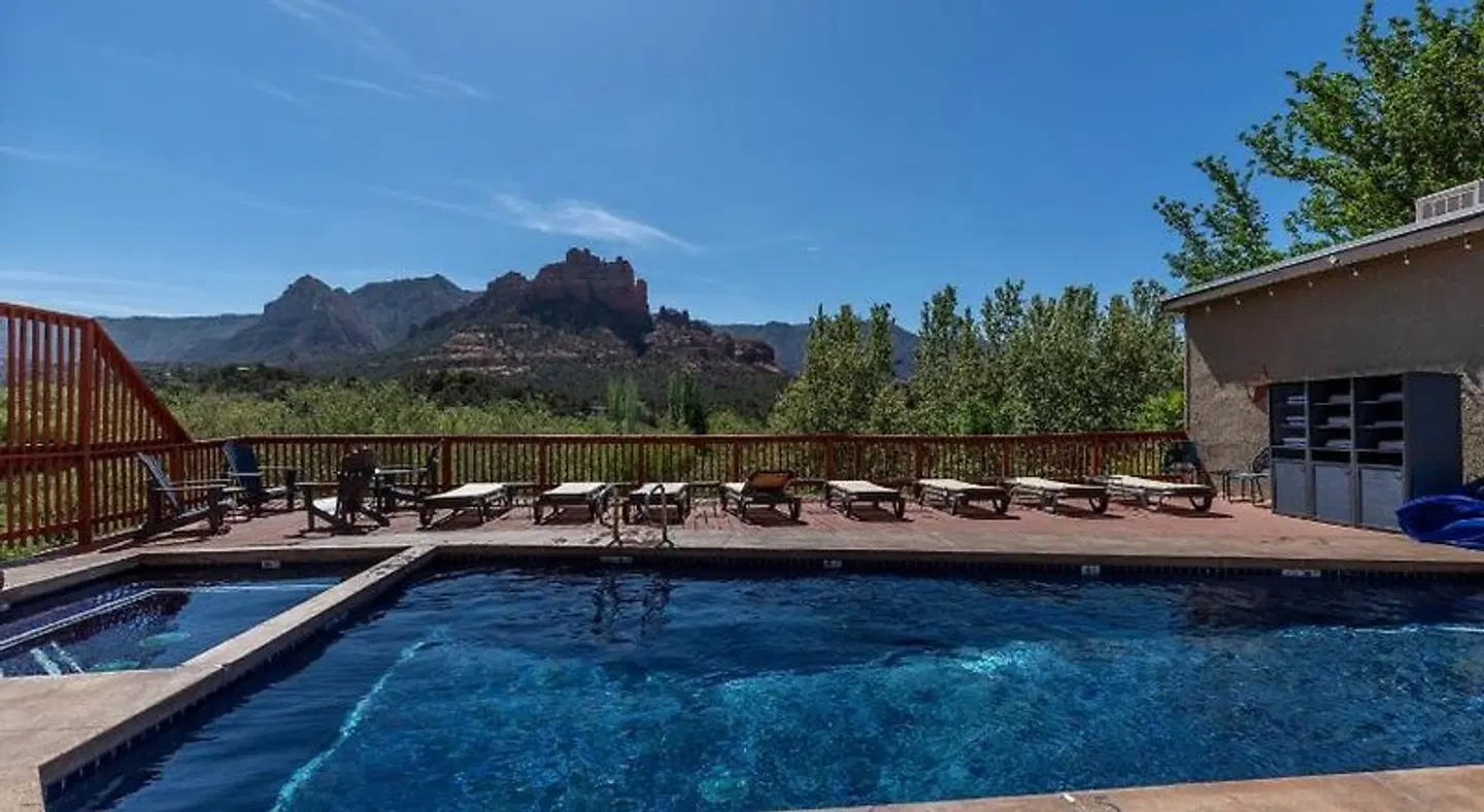 Cedars Resort OUTDOOR_POOL
