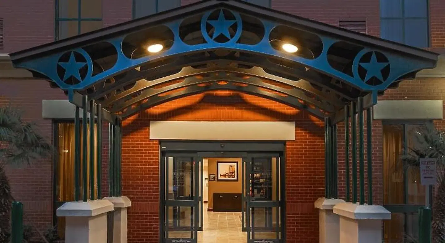 Staybridge Suites San Antonio Downtown Convention Center by IHG HEALTH_BEAUTY