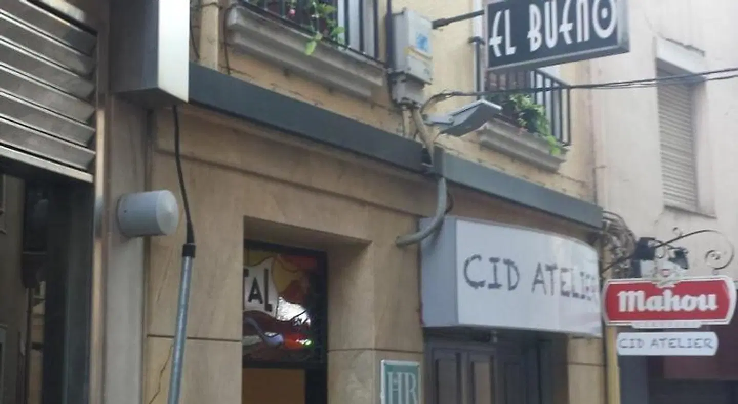 Hostal Guzmán El Bueno EXTERIOR