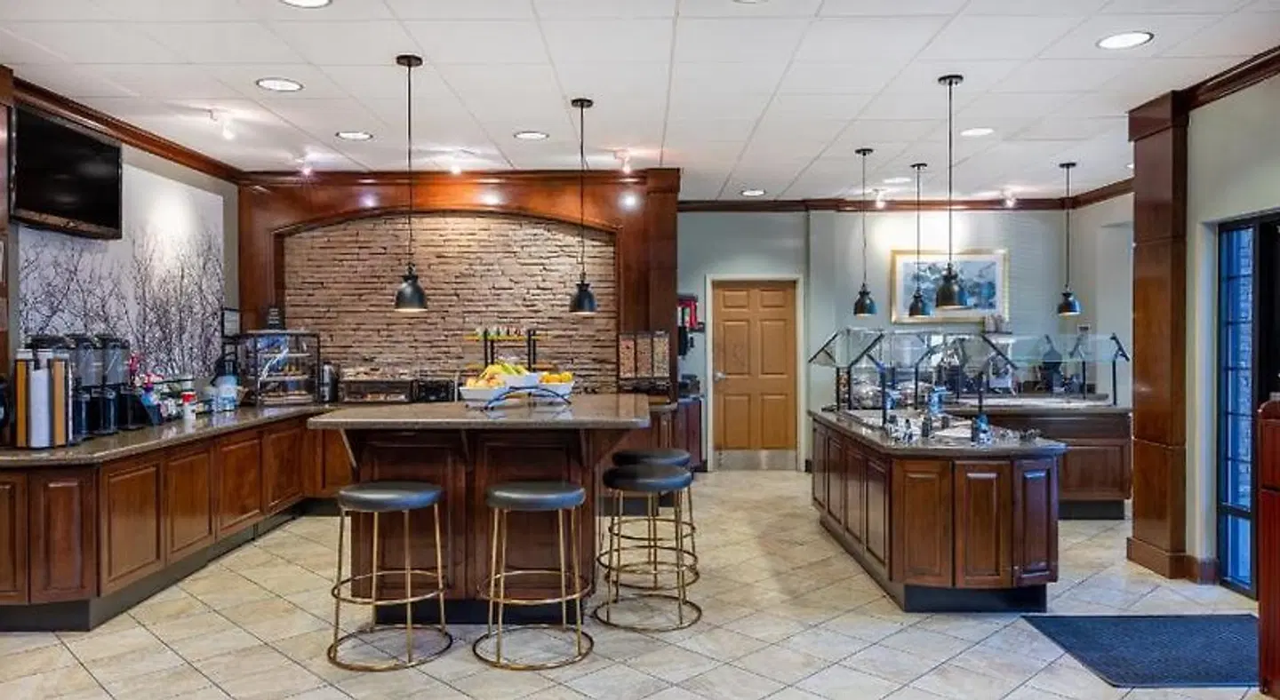 Staybridge Suites Wilmington East Bar