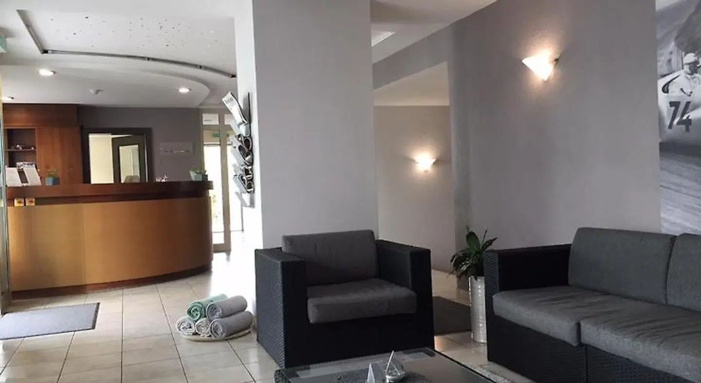 Max Zwo LOUNGE_LOBBY