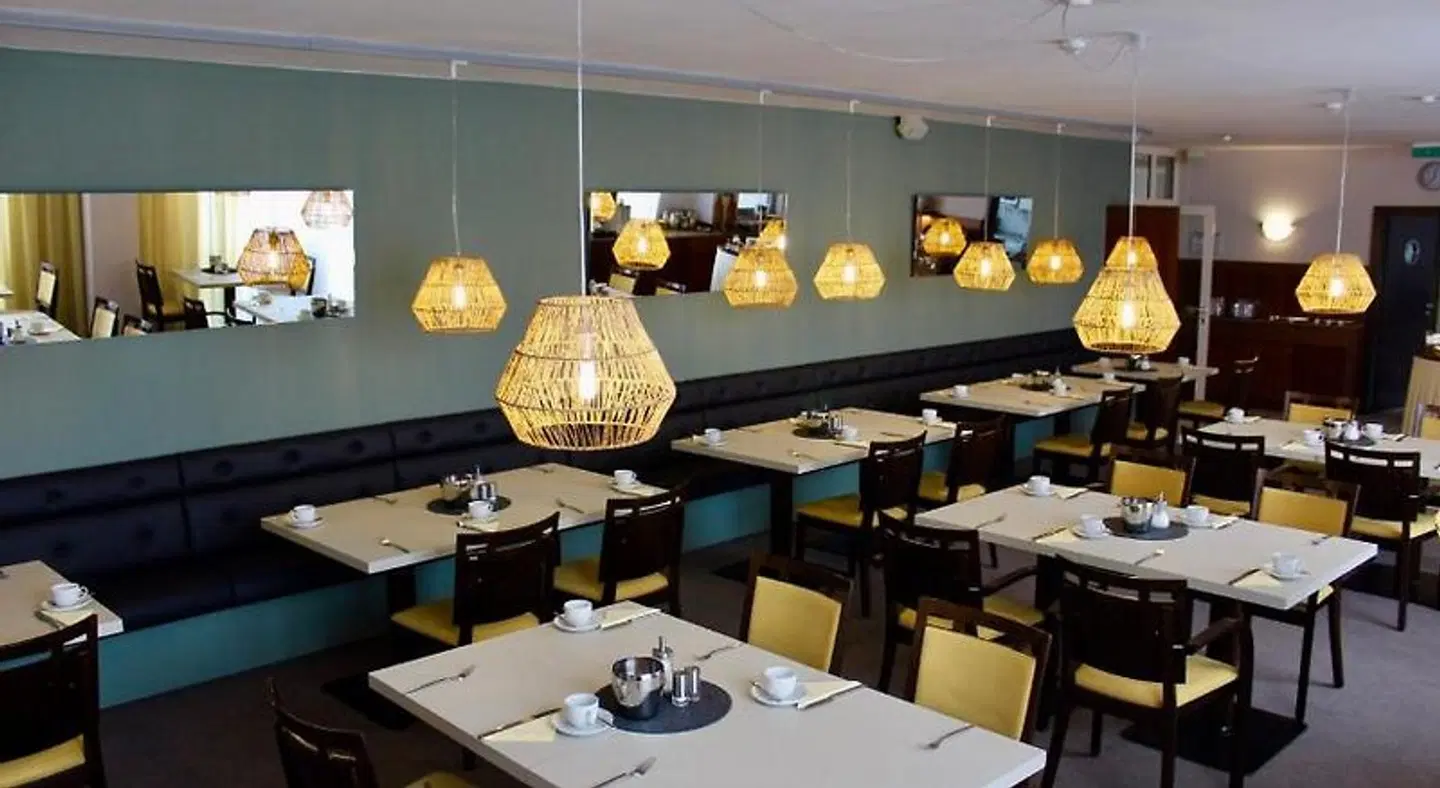 Max Zwo Restaurant
