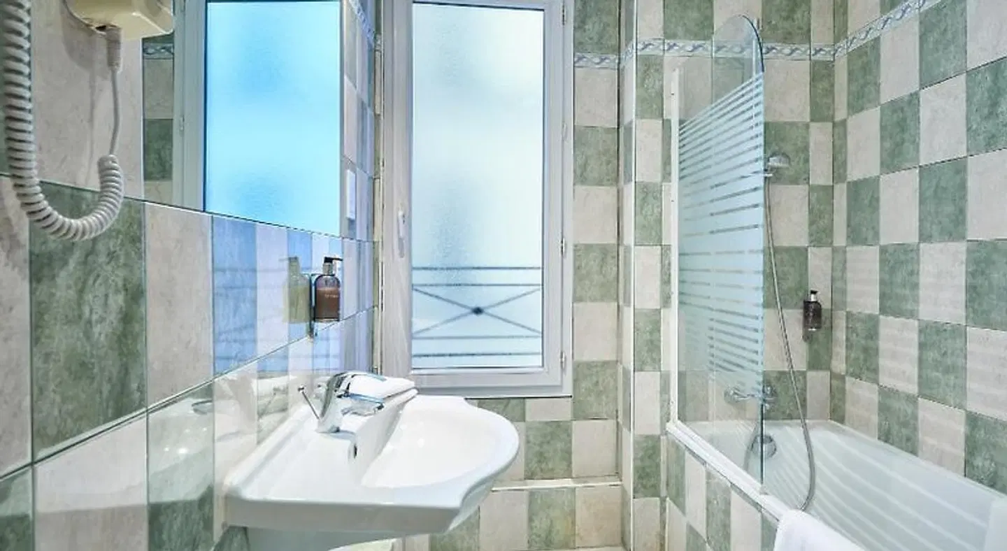 Hotel Parisiana Badezimmer