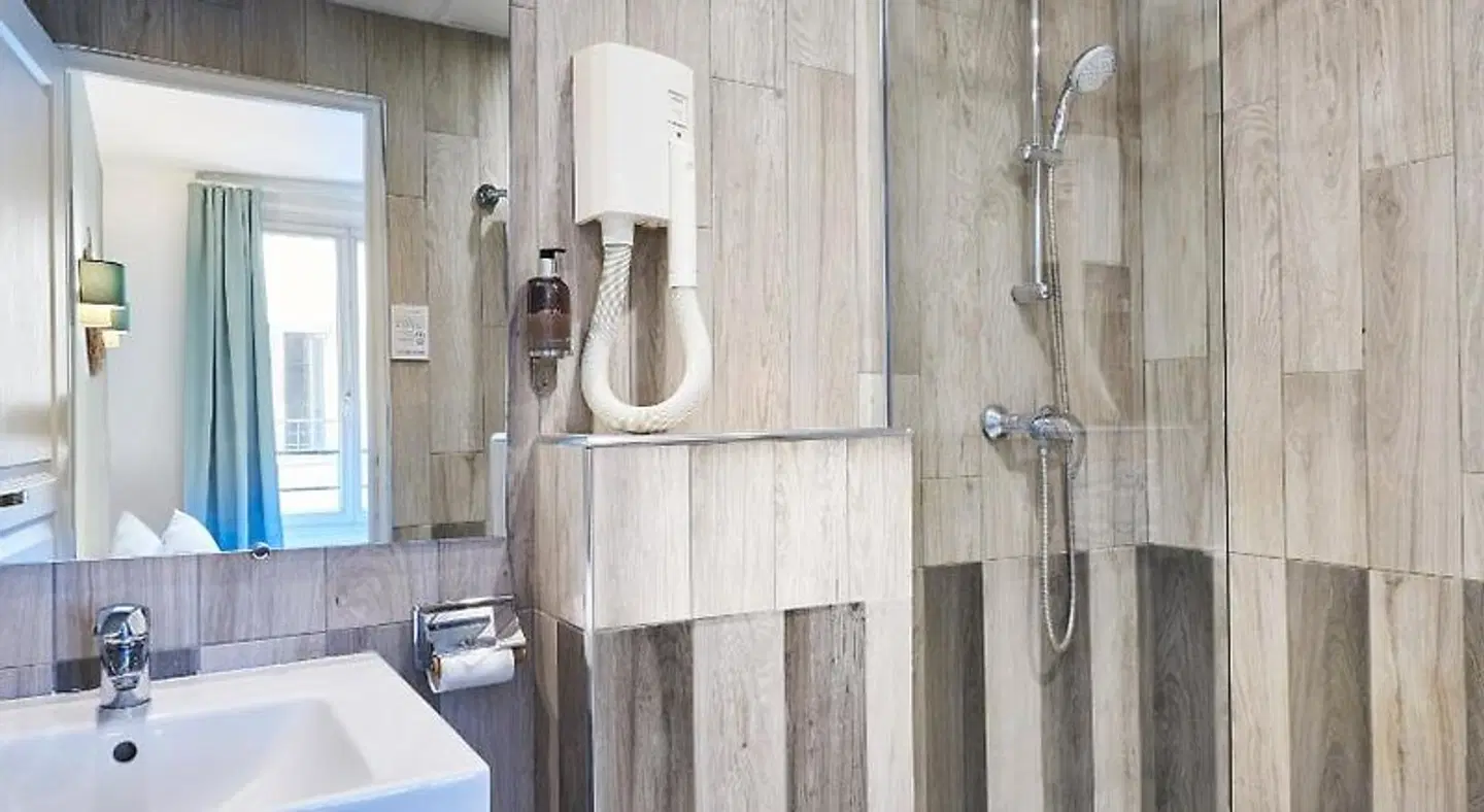 Hotel Parisiana Badezimmer