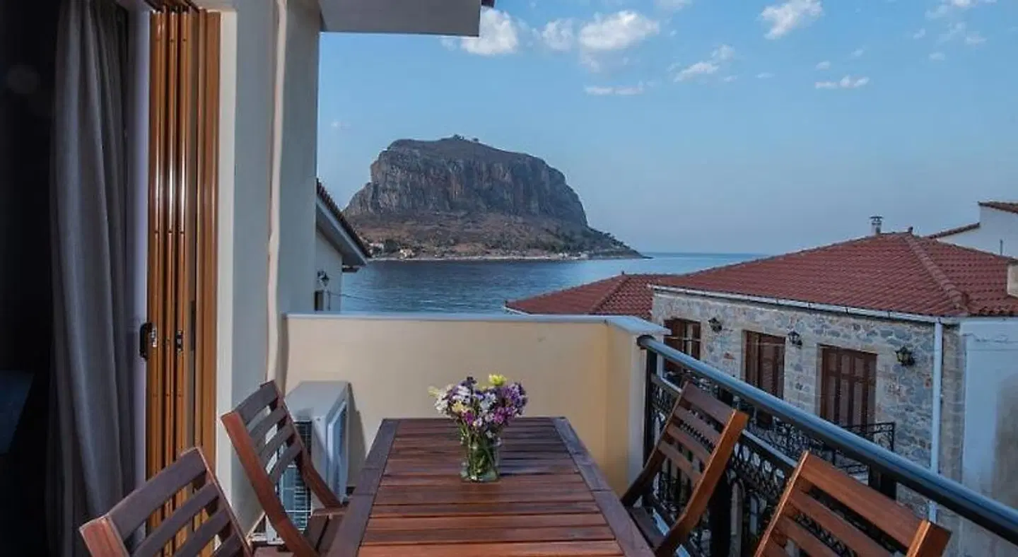 Cyrenia Guesthouse Terrasse