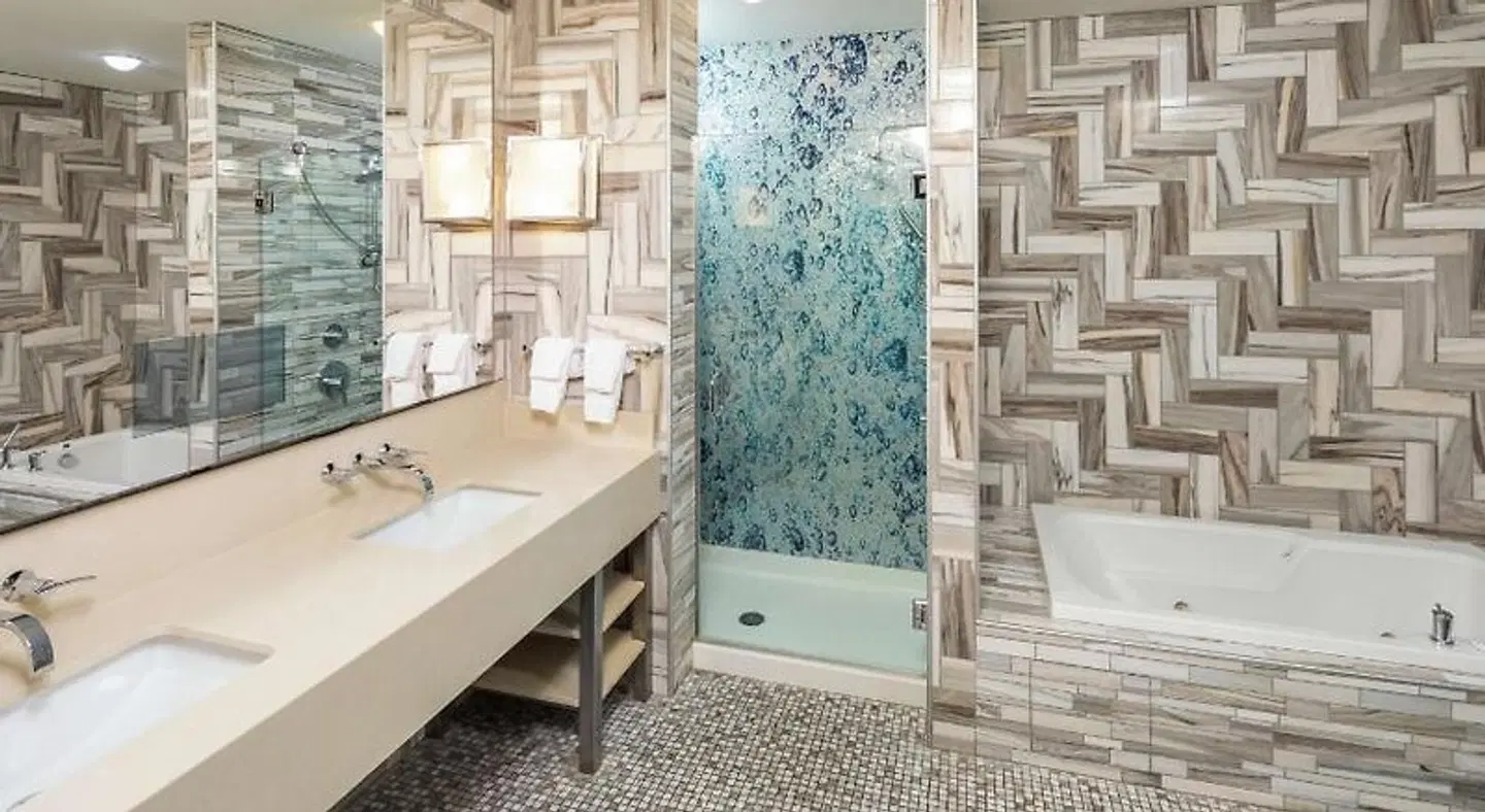 Hilton Garden Inn Sioux Falls Downtown Badezimmer