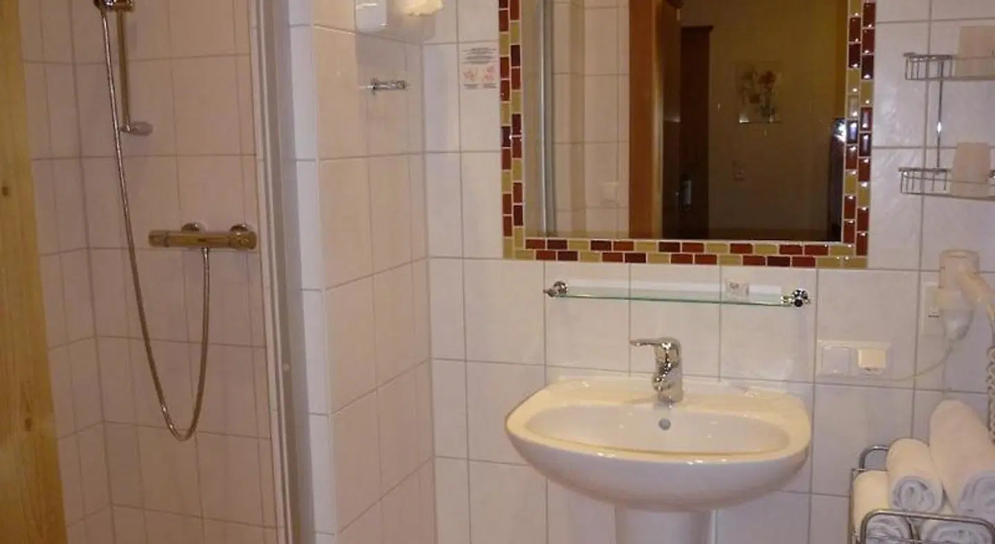 Hotel Garni Landhaus Trenkenbach Badezimmer