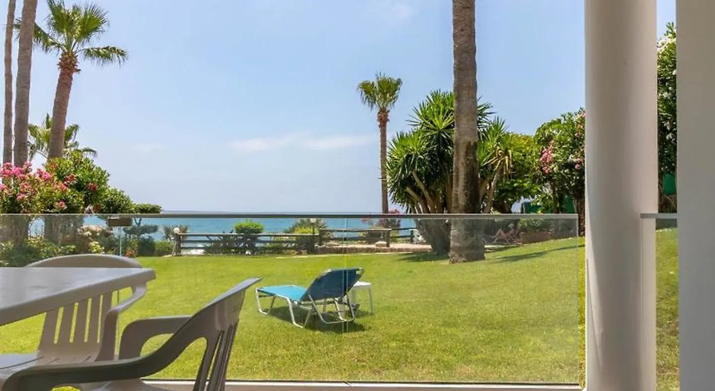 Rododafni Beach Apartments Garten