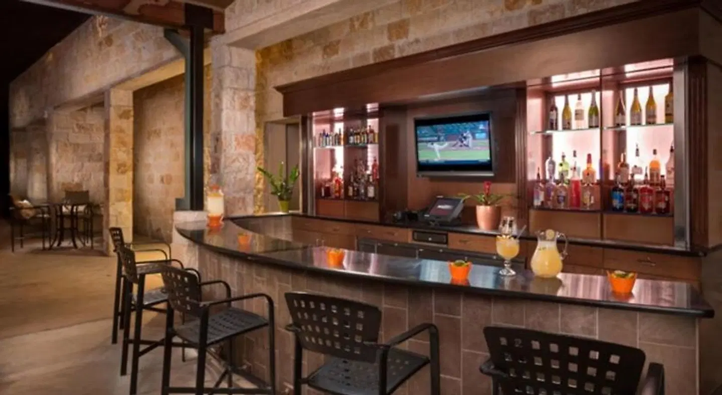 Holiday Inn San Antonio NW - Seaworld Area by IHG Bar