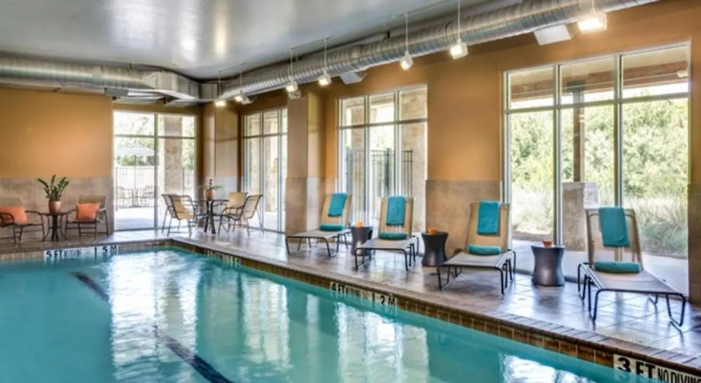 Holiday Inn San Antonio NW - Seaworld Area by IHG Hallenbad